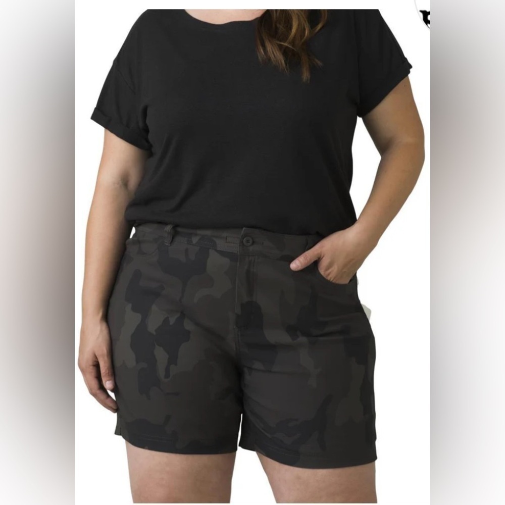 NWT Prana Halle Short Plus II in Charcoal Camo Size 22W
